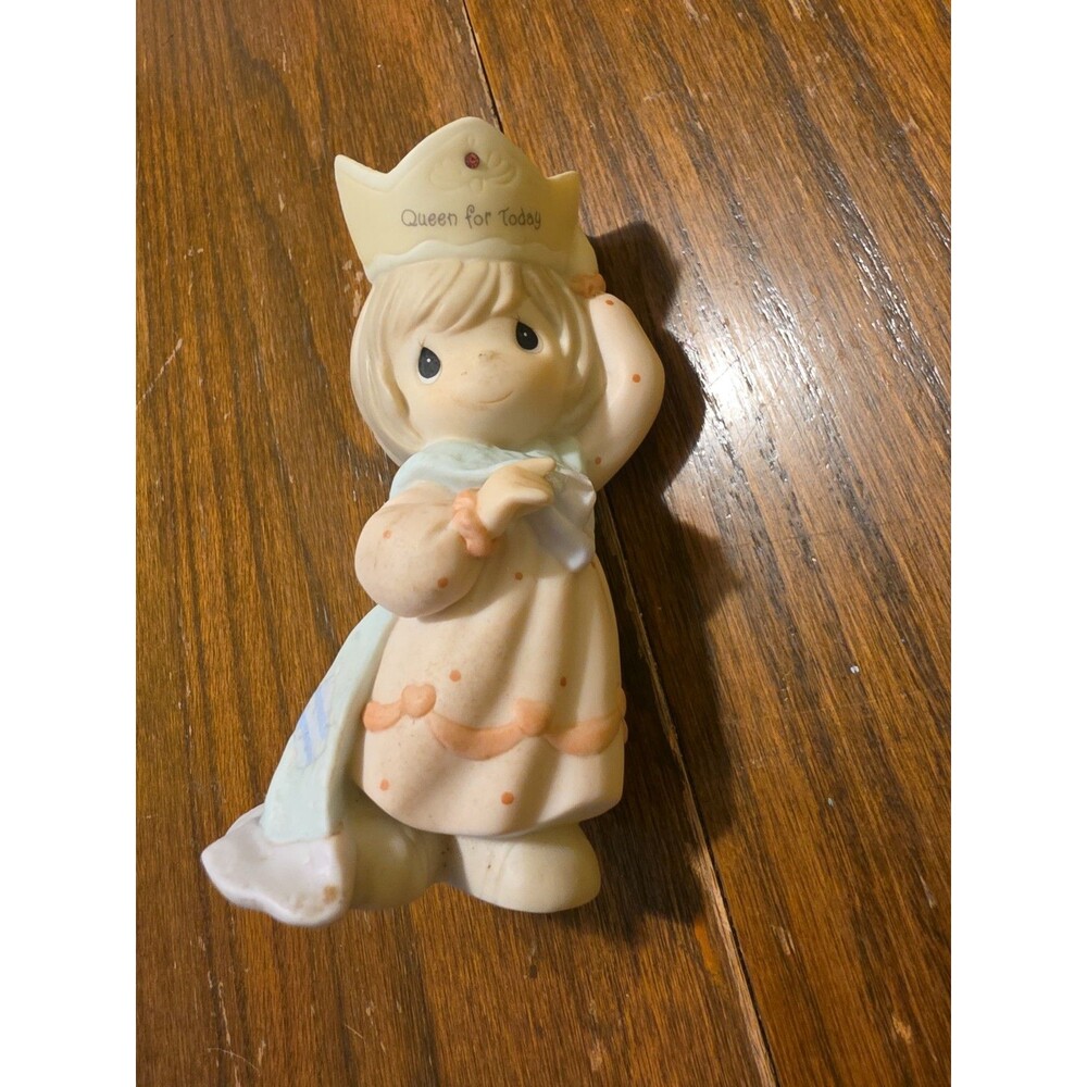 Precious Moments 588083 "Mom Your a Royal Gem" Queen Porcelain Figurine
